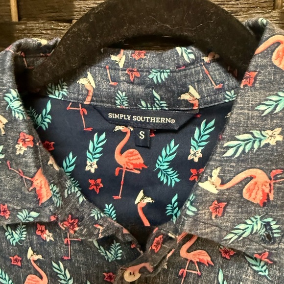 Simply Southern Tropical Flamingo Button-Down Shirt - Picture 2 of 7